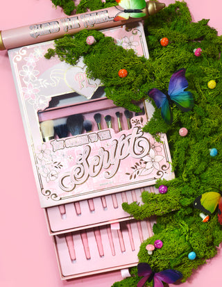 P.louise che non si attacca al set di pennelli per il trucco dello script