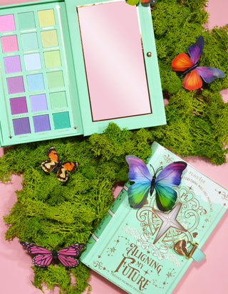 P. Louise allineando la mia futura palette di ombretti pastello