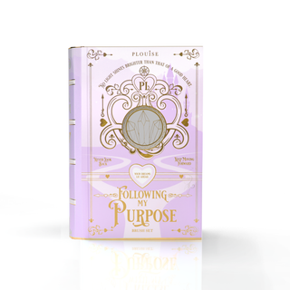 P.louise seguendo il mio set di pennelli per il trucco a scopo