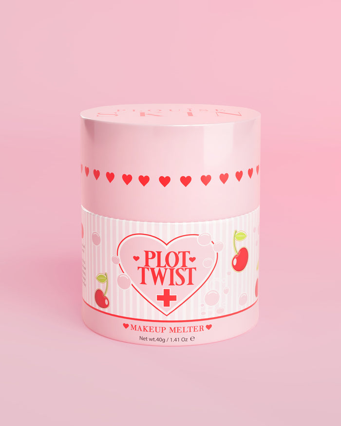 Un contenitore rosa di P.Louise Plot Twist Makeup Melting Cleansing Balm con disegni di cuori e ciliegie sull'etichetta su uno sfondo rosa