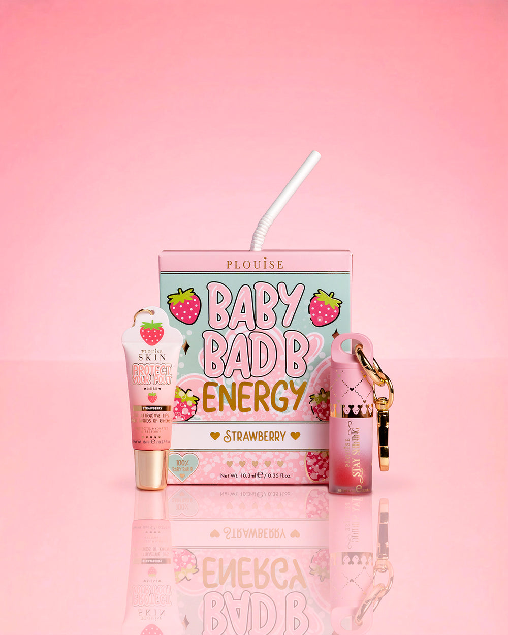 P.Louise Strawberry Baby Bad B Mini Lip Oil e Mini Lip Conditioner su sfondo rosa