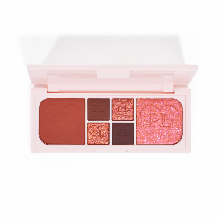 Un'immagine della palette P.Louise Fluffy Fantasy Mini Eyes & Face con cremosi matt e burrosi shimmer in una gamma di tonalità rouge e rosa scuro