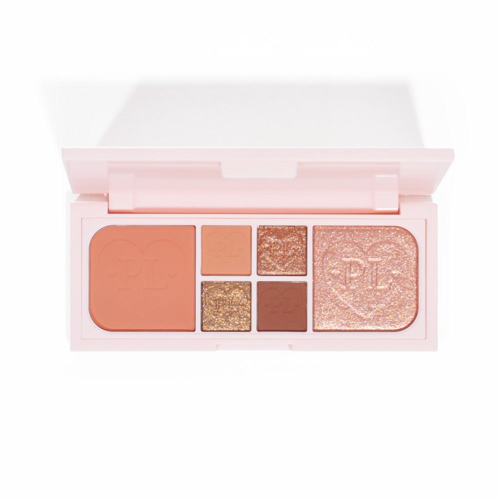 Un'immagine della palette P.Louise Fluffy Fantasy Mini Eyes & Face con matt cremosi e riflessi burrosi in una gamma di tonalità pesca e neutre