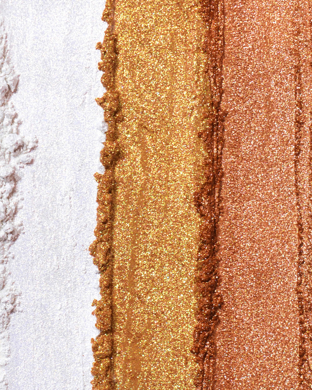 Primo piano dei campioni dei pigmenti dell'ombretto glitter sfusi P.Louise Secret Stardust