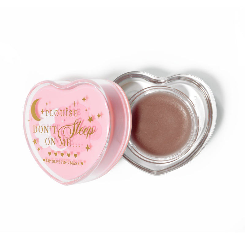 Maschera per dormire con labbra rosa a forma di cuore al profumo di cioccolato su sfondo bianco