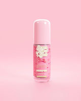 Guarda attraverso la bottiglia rosa di P.Louise Better Now Babe siero riparatore barriera rosa con profumo di marea crepuscolare su sfondo rosa
