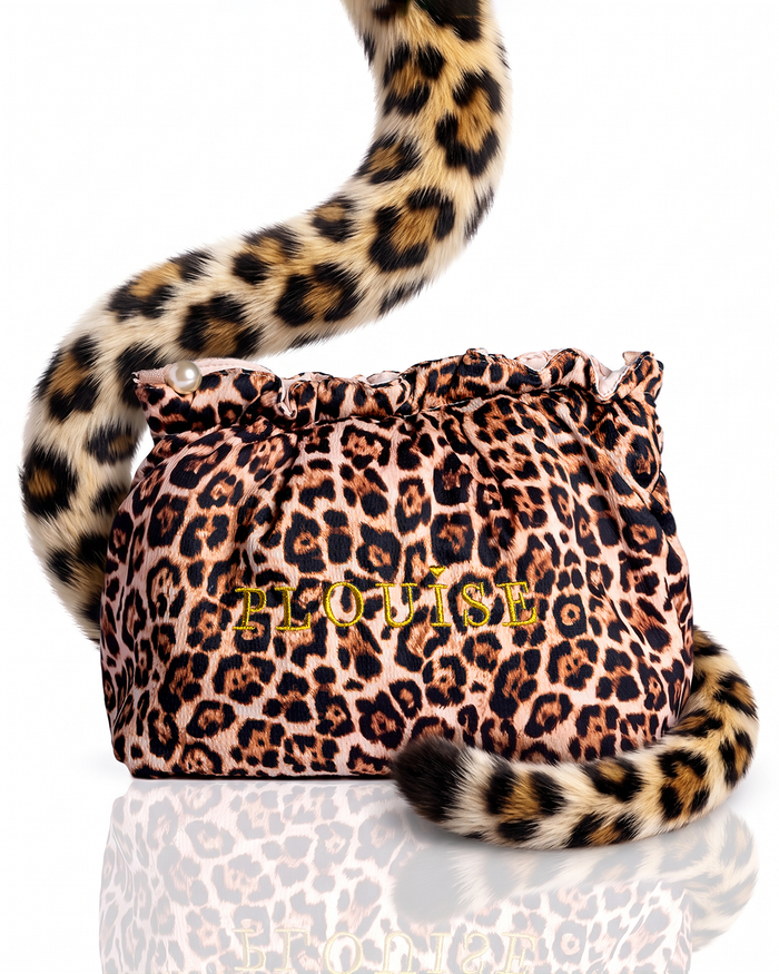 Borsa per il trucco con volant con stampa leopardata Cheetah Hot Hunt e nappa di perle