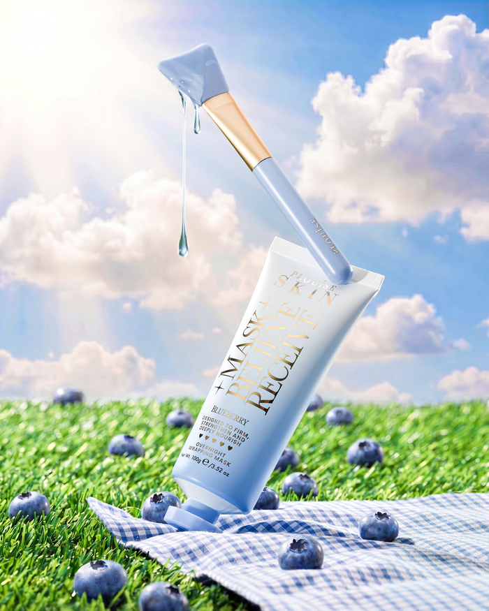 P.Louise Blueberry Overnight Wrapping Mask sull'erba con mirtilli