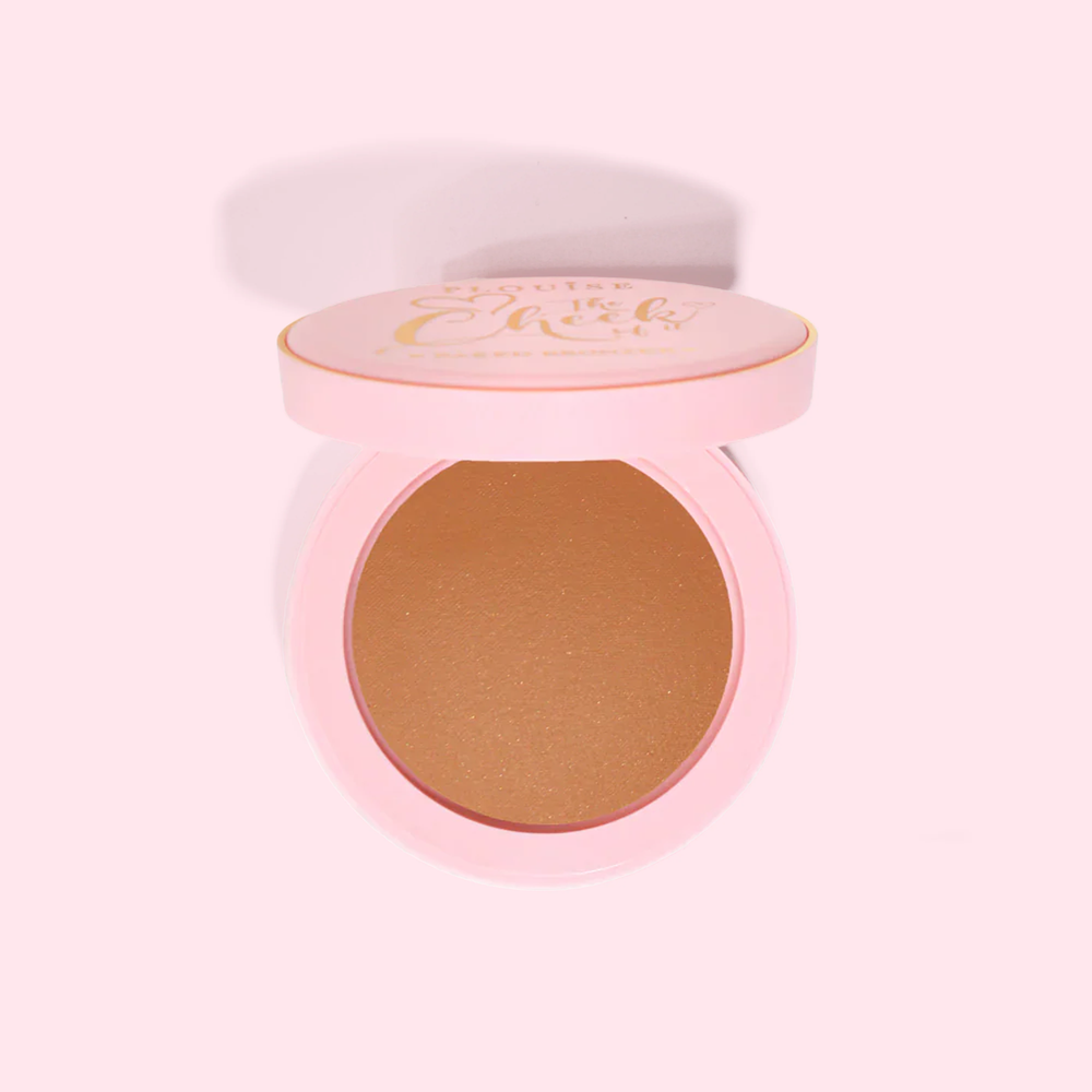 Terra abbronzante compatta P.Louise in un astuccio rosa su sfondo rosa chiaro
