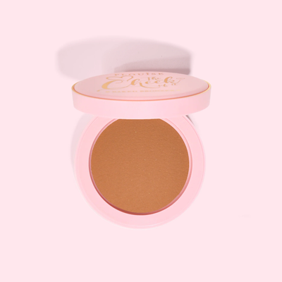 Terra abbronzante compatta P.Louise in un astuccio rosa su sfondo bianco