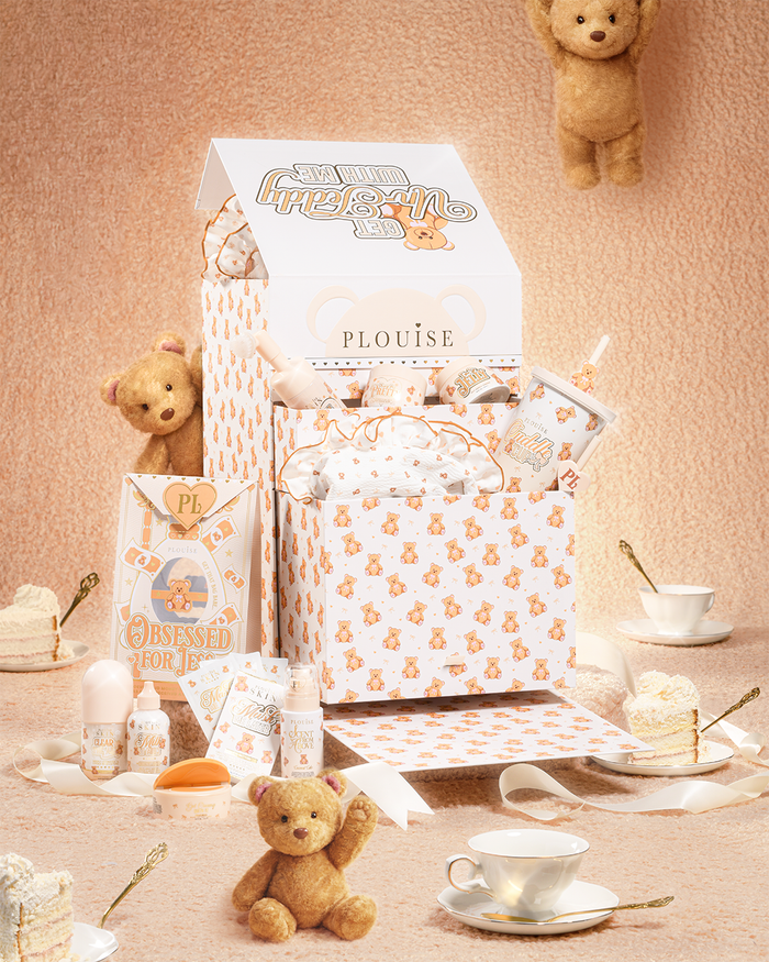 P.Louise Get Unteddy With Me Cofanetto completo PR Teddy Collection circondato da torta e orsacchiotti