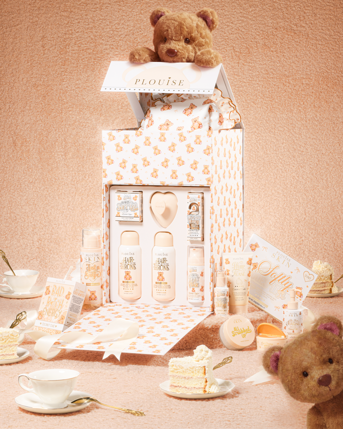 P.Louise Get Unteddy With Me Confezione regalo PR della collezione completa con orsacchiotti e tè su sfondo beige