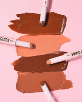 Swatch dei balsami per rossetti lucidi P.Louise Glow Guide su sfondo rosa