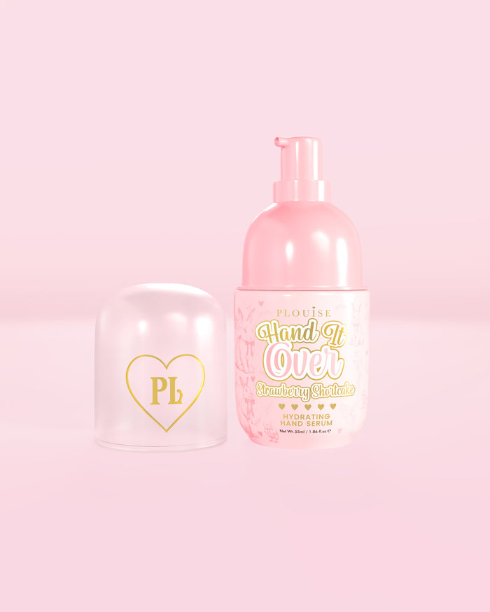 Flacone rosa di siero idratante per le mani P.Louise Hand It Over al profumo di torta di fragole 