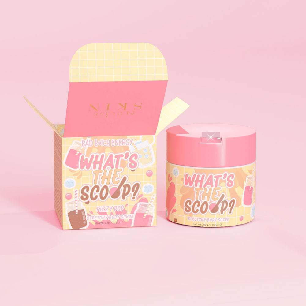 P.Louise 'Qual è lo scoop?' scrub corpo elasticizzato dal profumo frizzante pop con una confezione dal design frizzante pop su uno sfondo rosa
