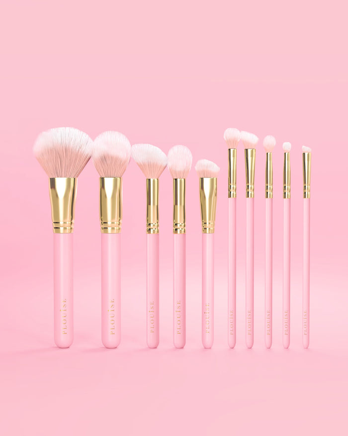 Set di 10 pennelli per trucco P.Louise rosa con manici rosa e dettagli dorati su sfondo rosa