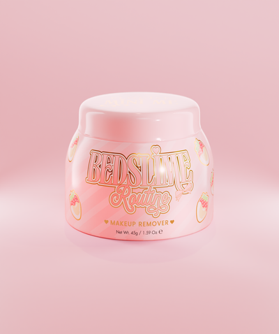 Un barattolo rosa di detergente struccante P.Louise Bedslime Routine Jelly con un disegno di fragole e panna.
