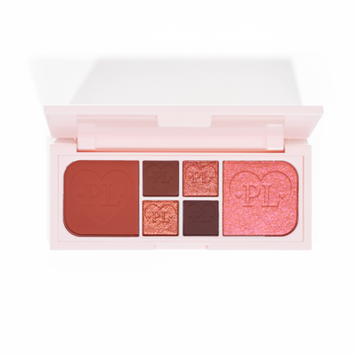 Un'immagine della palette P.Louise Fluffy Fantasy Mini Eyes & Face con cremosi matt e burrosi shimmer in una gamma di tonalità rouge e rosa scuro