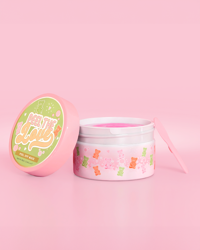Contenitore rosa con disegno di orsetto di caramelle su sfondo rosa