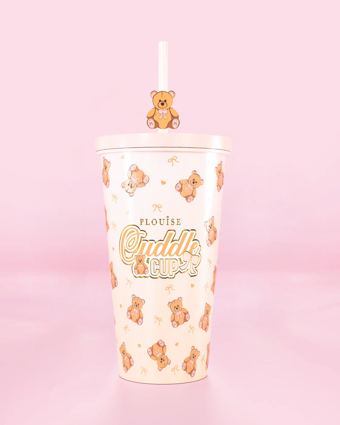 Bicchiere in acciaio con cannuccia e disegno di un orsetto di peluche con la scritta "Cuddle Cup" su sfondo rosa