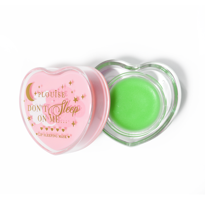 Maschera per dormire con labbra rosa a forma di cuore con coperchio aperto su sfondo bianco